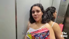 Jouer Creampie surprise du voisin latina