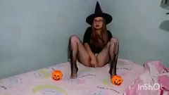 Jouer La strega bionda arrapata viene scopata nella notte di Halloween