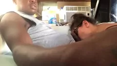 Odtwórz MUSISZ ZOBACZYĆ 2023: BIAŁA SZURKA ZBIERZA SIĘ Z CZARNYM BBC W DOMOWYM PORNO, GŁĘBOKO I PIEPRZA SIĘ W TWARZ JAK PRAWDZIWA DZIWKA