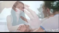 Jouer La sensuale teenager bruna Debra C si gode il sesso hardcore intenso con un pompino in gola profonda e un'azione a pecorina