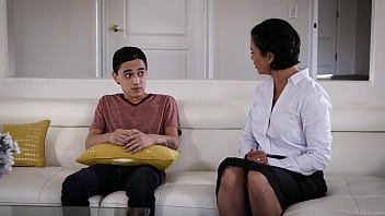 Reproducir Mujeres crackeadas teniendo sexo con adolescentes