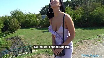 تشغيل الكلبة الفرنسية اخترقت في الأماكن العامة