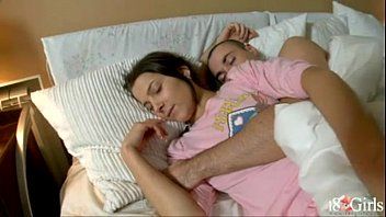 Reproducir Xxx en el bar peliculas xxx gratis la morena hace xxx con su marido y su amante