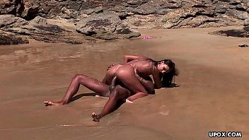 Redare La tara doii taranoi dau sex oral si fut pe la spate o vagaboanta proasta