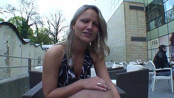 play Sexe dans le plus grand écart porno blonde parsive