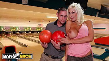 play Fa xxx con sua soddisfazione quando vede il suo grosso pene