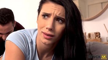 play Quando ele chupa os mamilos dessa boceta, ela chupa as bolas dele com muita sensualidade