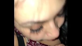 Reproduzir Ele coloca sua alma quando a lambe como um doce pirulito