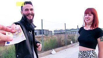 تشغيل XXX مع امرأة شابة مثيرة جدًا مع أحمر الشفاه
