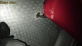 play Ele saiu com a barraca para fazer xxx na floresta