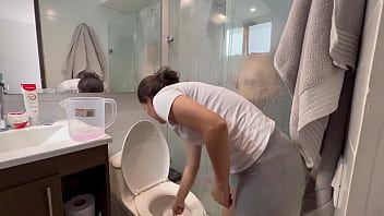 play Hij penetreert haar als een pijn xxx met hete meid uit de grote badkamer