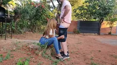 play Latina esotica si bagna nel giardino botanico - Azione con la mano senza censura