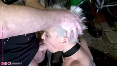 Jouer Sexe anal brutal avec une MILF à gros cul dans le garage