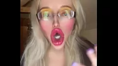 play Explizite Tänze und Lippenfetisch einer Bauchtänzerin im Musikvideo