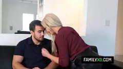 Jouer Hot Step Mom Nina Elle non può resistere al Big Dick di Step Son